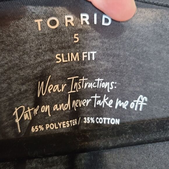 5X 28W Torrid Black Bolt Heart Graphic Long Sleeve Tee Slim Fit Lightening Knit - Picture 5 of 6